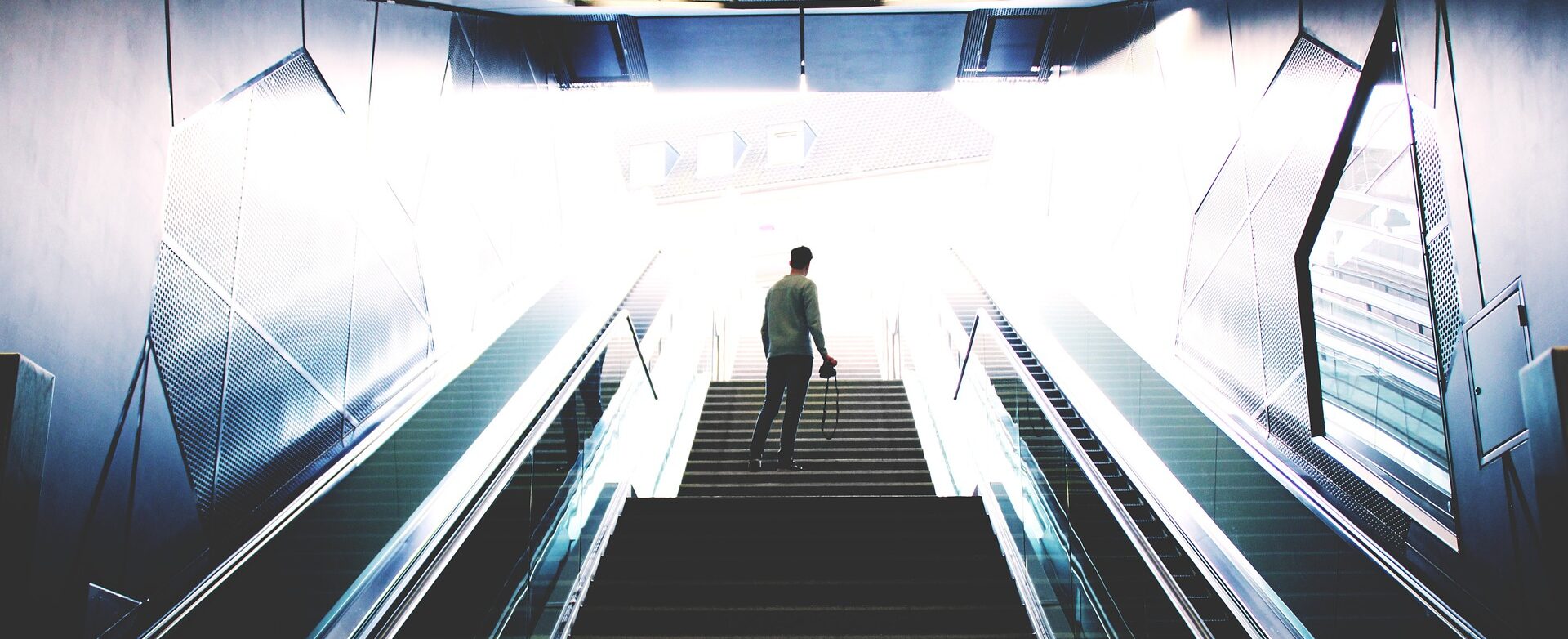 Recarga la escalera en la pared correcta – Ángel Ortega